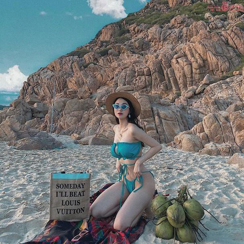 Gu ăn mặc của hot girl Vũ Thư khiến dân tình 'không chịu nổi' - Ảnh 2 Gu ăn mặc của hot girl Vũ Thư khiến dân tình 'không chịu nổi' - Ảnh 2