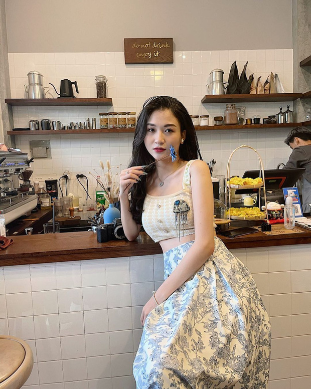 Gu ăn mặc của hot girl Vũ Thư khiến dân tình 'không chịu nổi' - Ảnh 5 Gu ăn mặc của hot girl Vũ Thư khiến dân tình 'không chịu nổi' - Ảnh 5