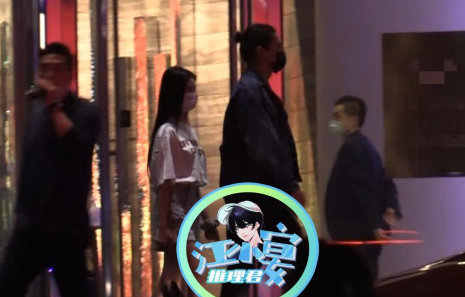 Hình ảnh​ Vương Đại Lục đưa Trác Thái Nghi đi ăn tối cùng với bạn bè