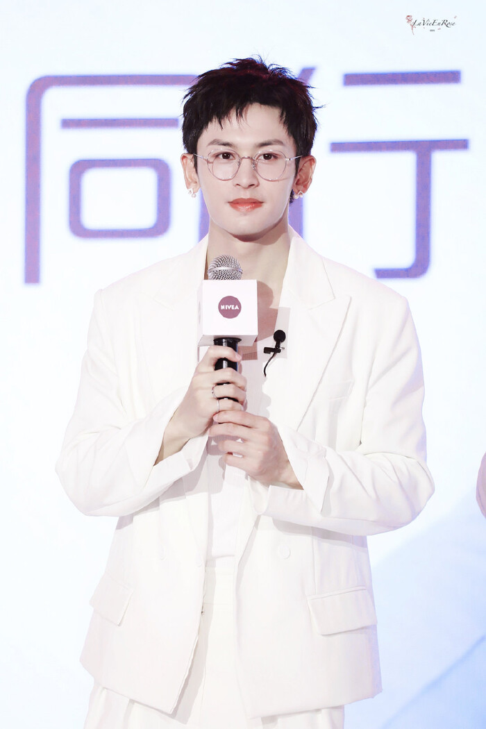 Trương Triết Hạn liên tục bị làm giả giấy tờ, phải nhờ cảnh sát vào cuộc điều tra - Ảnh 2 Trương Triết Hạn liên tục bị làm giả giấy tờ, phải nhờ cảnh sát vào cuộc điều tra - Ảnh 2