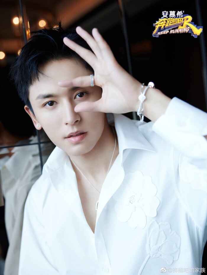 Trương Triết Hạn liên tục bị làm giả giấy tờ, phải nhờ cảnh sát vào cuộc điều tra - Ảnh 1 Trương Triết Hạn liên tục bị làm giả giấy tờ, phải nhờ cảnh sát vào cuộc điều tra - Ảnh 1