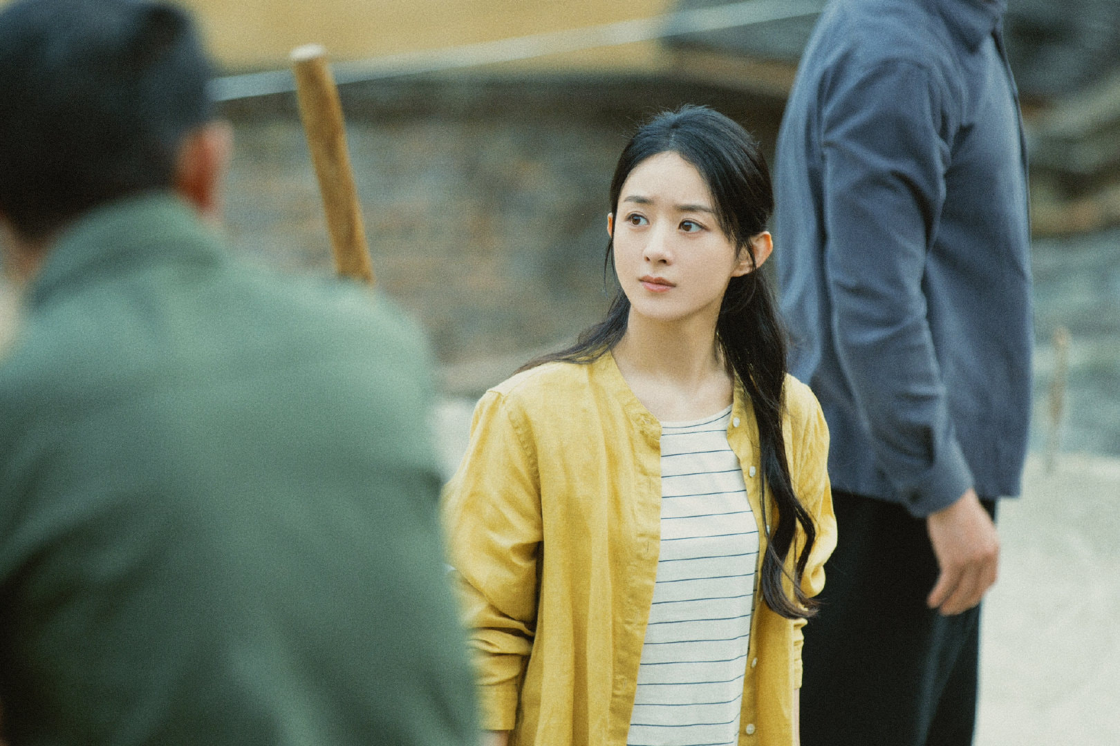 Sốc trước nguyên mẫu của ‘gái quê’ Triệu Lệ Dĩnh ngoài đời thực - Ảnh 1