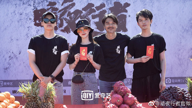 Lý Dịch Phong hóa thân thành 'dzang hồ' nhưng fan girl vẫn rụng rời vì quá ‘soái’ - Ảnh 2 Lý Dịch Phong hóa thân thành 'dzang hồ' nhưng fan girl vẫn rụng rời vì quá ‘soái’ - Ảnh 2