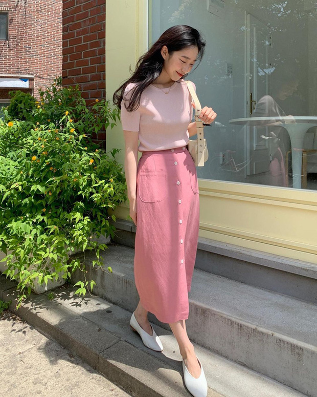 Học lỏm gái Hàn 10 công thức mix chân váy dài cực xinh - Ảnh 7 Học lỏm gái Hàn 10 công thức mix chân váy dài cực xinh - Ảnh 7