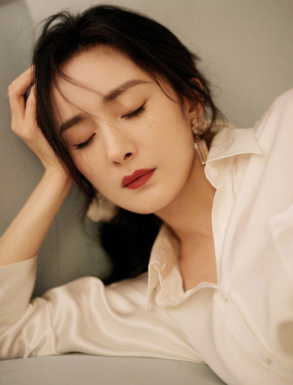 Cận cảnh bộ ảnh gây sốt Weibo của Dương Mịch, 'phụ nữ đẹp nhất khi không thuộc về ai' 7 Cận cảnh bộ ảnh gây sốt Weibo của Dương Mịch, 'phụ nữ đẹp nhất khi không thuộc về ai' 7