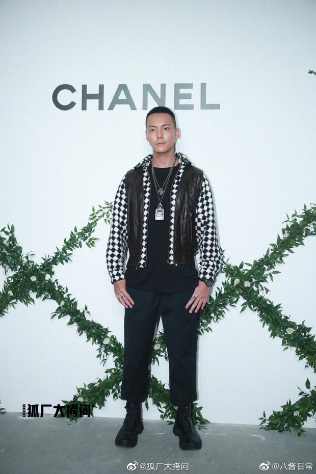 Sao Cbiz dự sự kiện của Chanel: Vương Nhất Bác ‘cạo’ đầu, Tống Thiến, Châu Tấn ‘dừ chát’ 16 Sao Cbiz dự sự kiện của Chanel: Vương Nhất Bác ‘cạo’ đầu, Tống Thiến, Châu Tấn ‘dừ chát’ 16