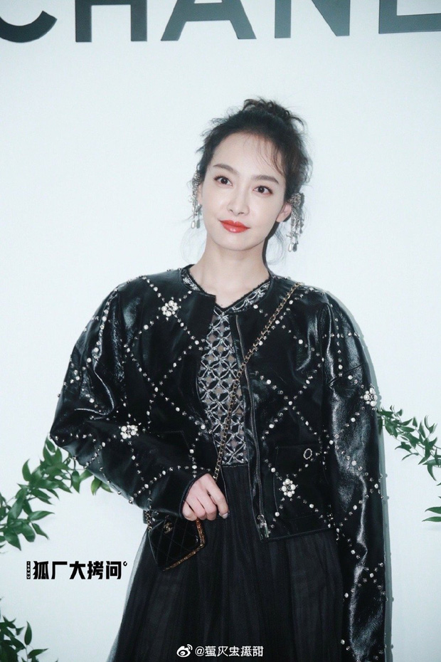 Sao Cbiz dự sự kiện của Chanel: Vương Nhất Bác ‘cạo’ đầu, Tống Thiến, Châu Tấn ‘dừ chát’ 7 Sao Cbiz dự sự kiện của Chanel: Vương Nhất Bác ‘cạo’ đầu, Tống Thiến, Châu Tấn ‘dừ chát’ 7