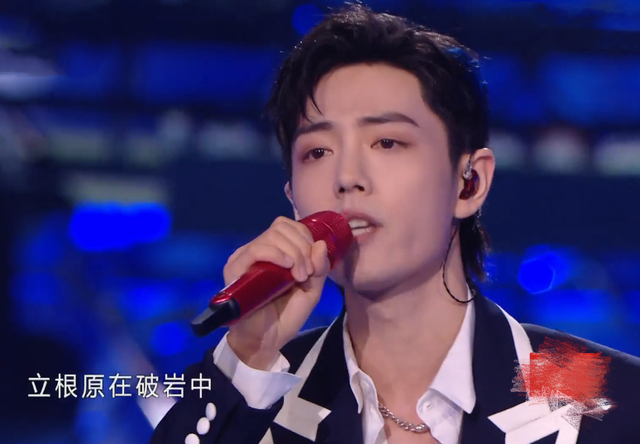 Nhìn lại visual 'cực phẩm' của Tiêu Chiến trong Đêm sục sôi - Ảnh 3 Nhìn lại visual 'cực phẩm' của Tiêu Chiến trong Đêm sục sôi - Ảnh 3