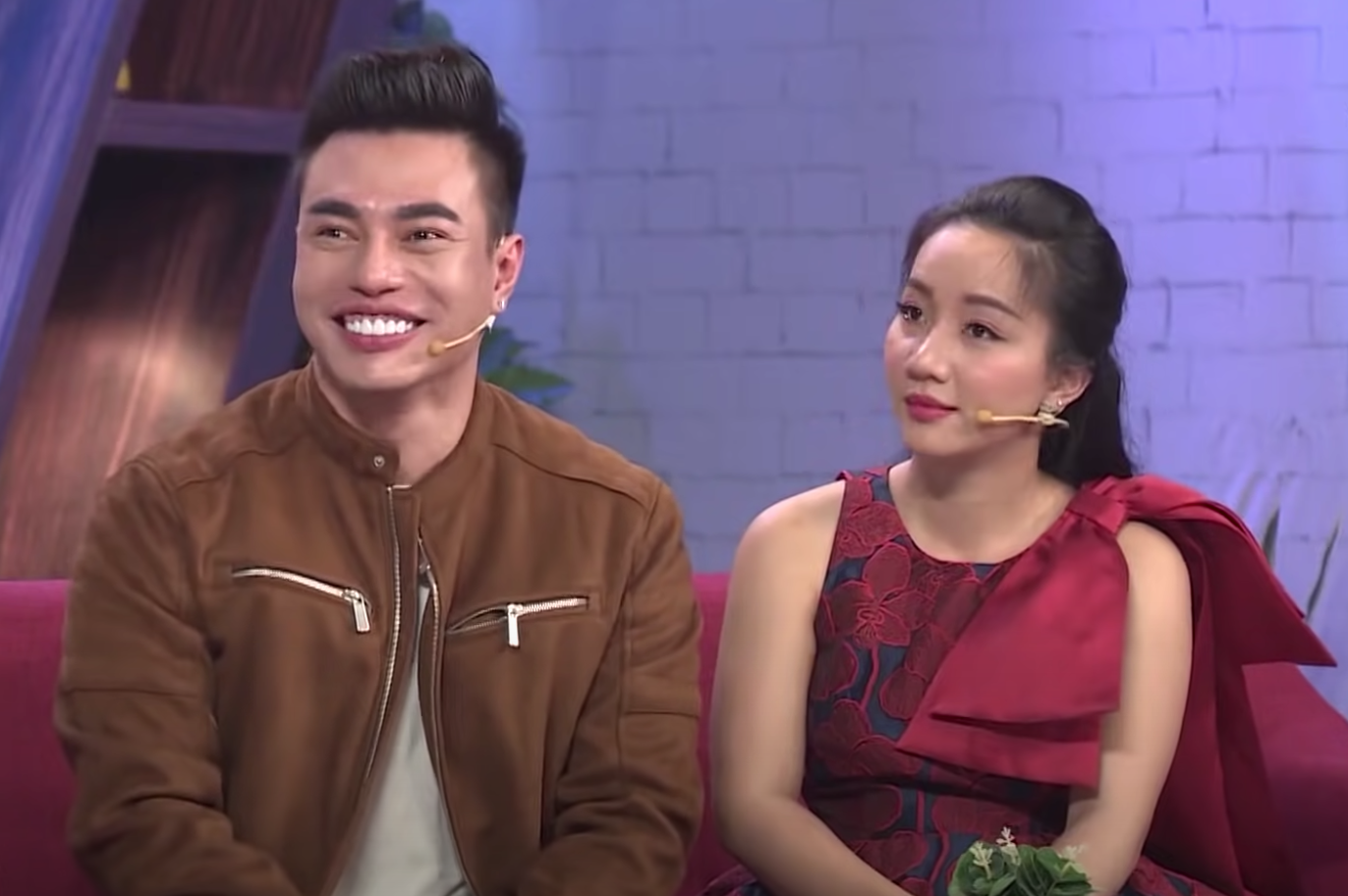 Bất chấp lệnh đình chỉ hoạt động, vợ Lê Dương Bảo Lâm vẫn livestream 'chốt đơn' 5 Bất chấp lệnh đình chỉ hoạt động, vợ Lê Dương Bảo Lâm vẫn livestream 'chốt đơn' 5