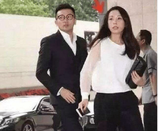 Thực hư tin đồn Tô Hữu Bằng bí mật kết hôn được 10 năm, Ngũ A Ca năm nào liệu còn độc thân? - Ảnh 2 Thực hư tin đồn Tô Hữu Bằng bí mật kết hôn được 10 năm, Ngũ A Ca năm nào liệu còn độc thân? - Ảnh 2