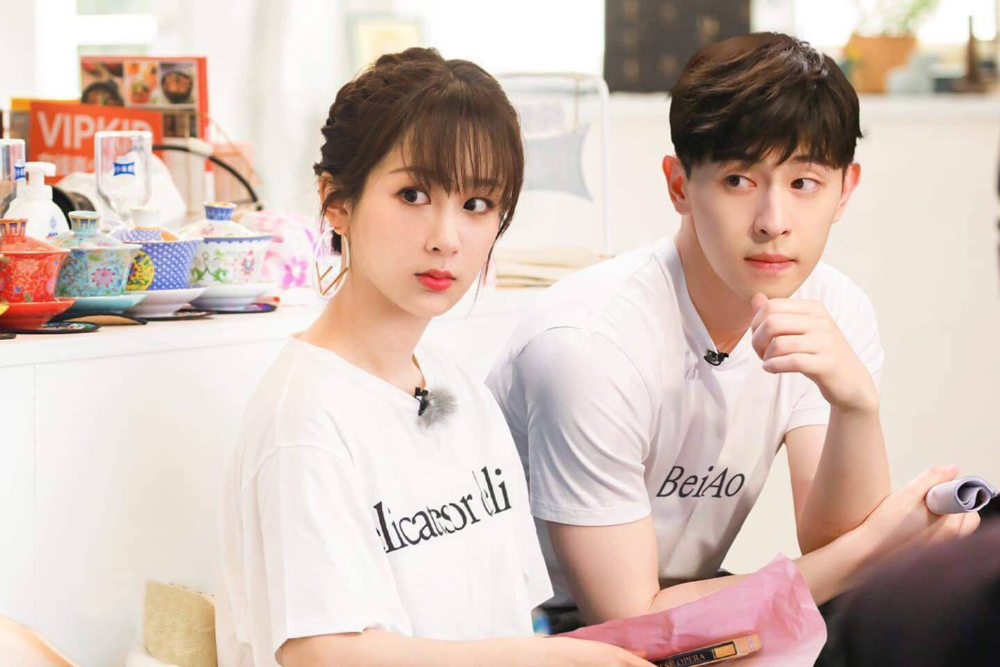 Clip Dương Tử liên tục đặt tay lên chân Đặng Luân bị khui lại khiến netizen 'tức tím người' - Ảnh 7 Clip Dương Tử liên tục đặt tay lên chân Đặng Luân bị khui lại khiến netizen 'tức tím người' - Ảnh 7