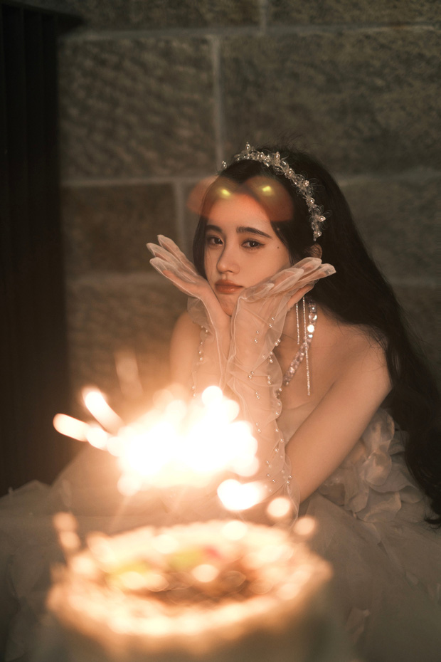 'Bất ngờ, ngỡ ngàng, ngơ ngac và bật ngửa' trước visual kinh diễm của Cúc Tịnh Y trong bộ ảnh mới 10 'Bất ngờ, ngỡ ngàng, ngơ ngac và bật ngửa' trước visual kinh diễm của Cúc Tịnh Y trong bộ ảnh mới 10