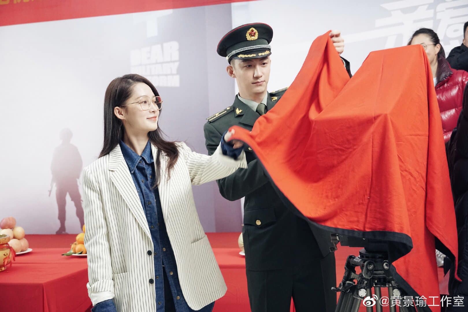 Điểm đánh giá Quân Trang Thân Yêu thấp đến choáng, Cnet đổ lỗi Lý Thấm 'dìm' Hoàng Cảnh Du 5 Điểm đánh giá Quân Trang Thân Yêu thấp đến choáng, Cnet đổ lỗi Lý Thấm 'dìm' Hoàng Cảnh Du 5