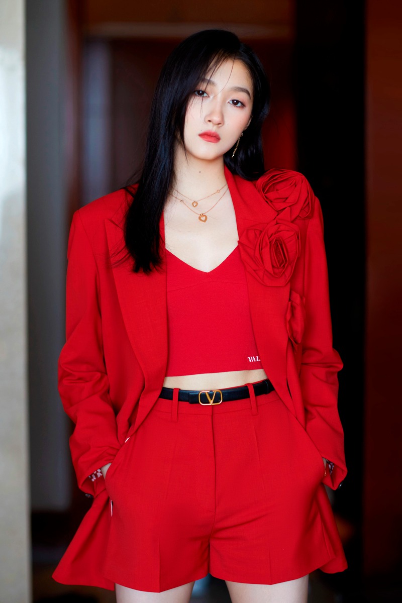 Từng 'chặt đẹp' Dương Mịch - Angela, Quan Hiểu Đồng khiến Cnet 'bật ngửa' khi lộ mặt mộc 4 Từng 'chặt đẹp' Dương Mịch - Angela, Quan Hiểu Đồng khiến Cnet 'bật ngửa' khi lộ mặt mộc 4