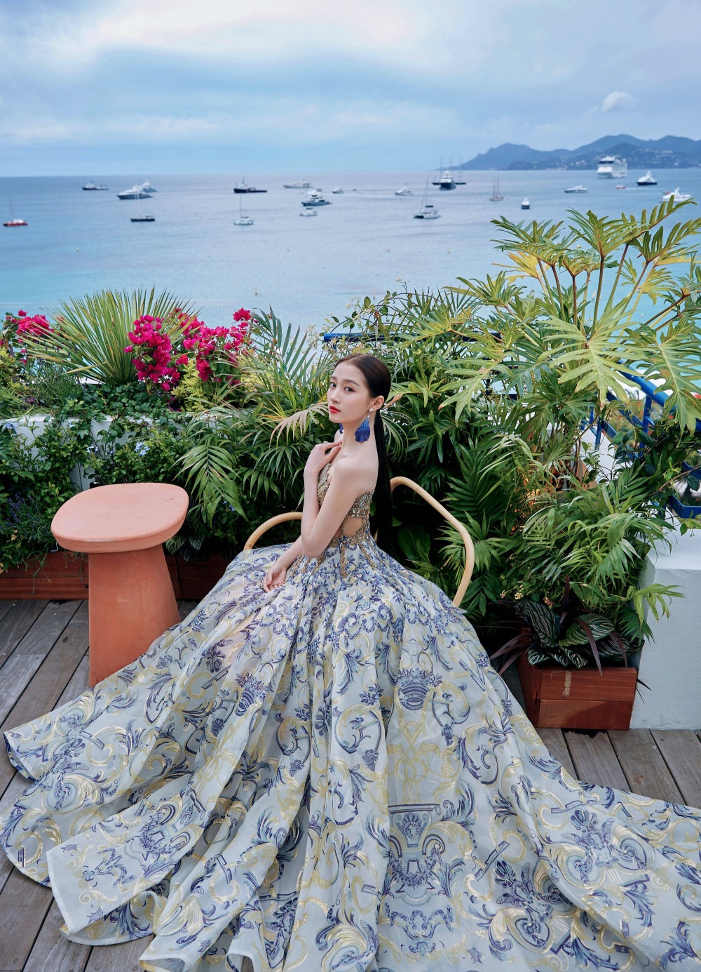 Từng 'chặt đẹp' Dương Mịch - Angela, Quan Hiểu Đồng khiến Cnet 'bật ngửa' khi lộ mặt mộc 5 Từng 'chặt đẹp' Dương Mịch - Angela, Quan Hiểu Đồng khiến Cnet 'bật ngửa' khi lộ mặt mộc 5