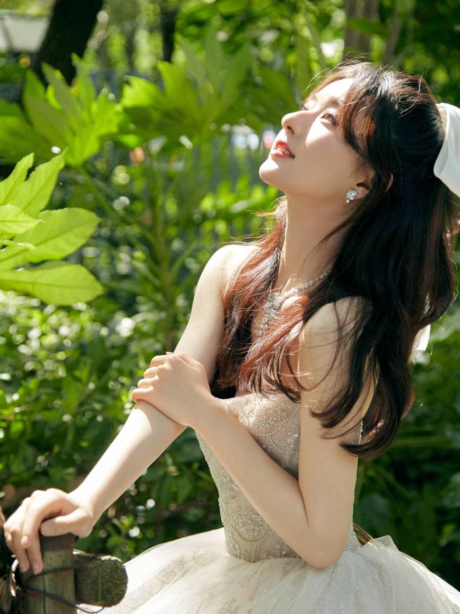 Lộ bức ảnh hiếm hoi của Triệu Lộ Tư làm model, nhan sắc và thần thái ra sao mà Cnet hết lời ca ngợi? - Ảnh 5 Lộ bức ảnh hiếm hoi của Triệu Lộ Tư làm model, nhan sắc và thần thái ra sao mà Cnet hết lời ca ngợi? - Ảnh 5