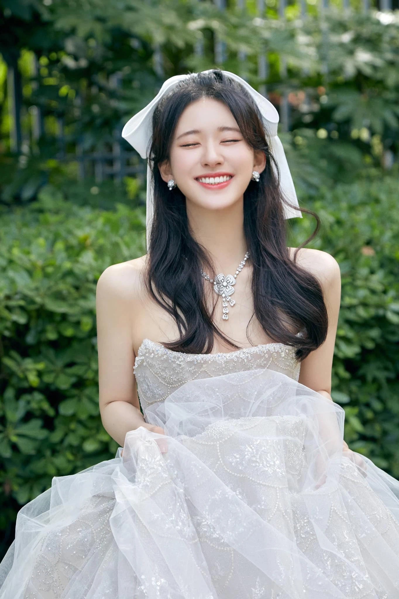 Dân tình tố Triệu Lộ Tư 'đua đòi' theo Địch Lệ Nhiệt Ba, fan hầm hố đòi 'xử đẹp' 1 Dân tình tố Triệu Lộ Tư 'đua đòi' theo Địch Lệ Nhiệt Ba, fan hầm hố đòi 'xử đẹp' 1