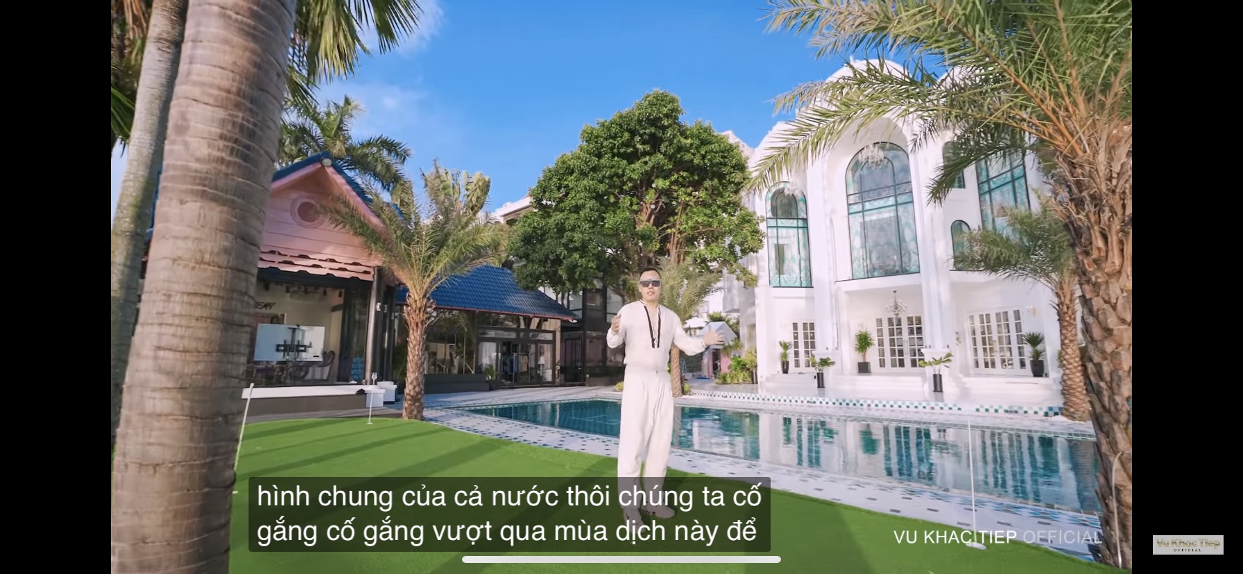 Xây biệt thự 1.800 m2 mà Vũ Khắc Tiệp vẫn mặc lại áo cũ từ 3 năm trước: Tiết kiệm là thượng sách? 2 Xây biệt thự 1.800 m2 mà Vũ Khắc Tiệp vẫn mặc lại áo cũ từ 3 năm trước: Tiết kiệm là thượng sách? 2