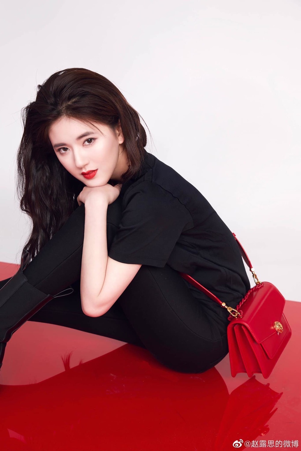 Triệu Lộ Tư, 'ngọc nữ' đầy bản lĩnh, vươn mình chống chọi Cbiz đầy thị phi 4 Triệu Lộ Tư, 'ngọc nữ' đầy bản lĩnh, vươn mình chống chọi Cbiz đầy thị phi 4