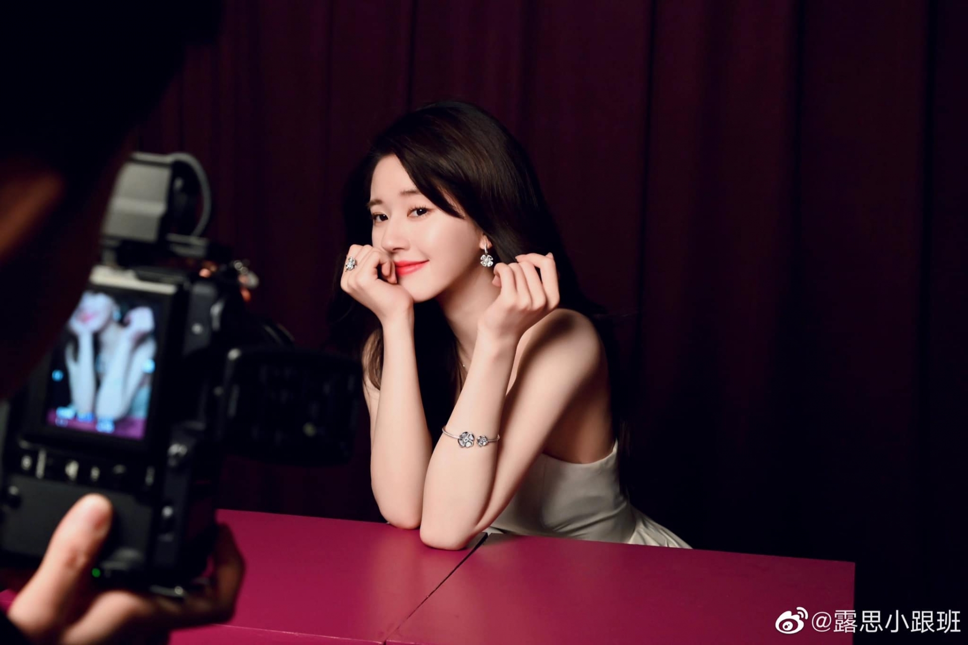 Triệu Lộ Tư, 'ngọc nữ' đầy bản lĩnh, vươn mình chống chọi Cbiz đầy thị phi 7 Triệu Lộ Tư, 'ngọc nữ' đầy bản lĩnh, vươn mình chống chọi Cbiz đầy thị phi 7