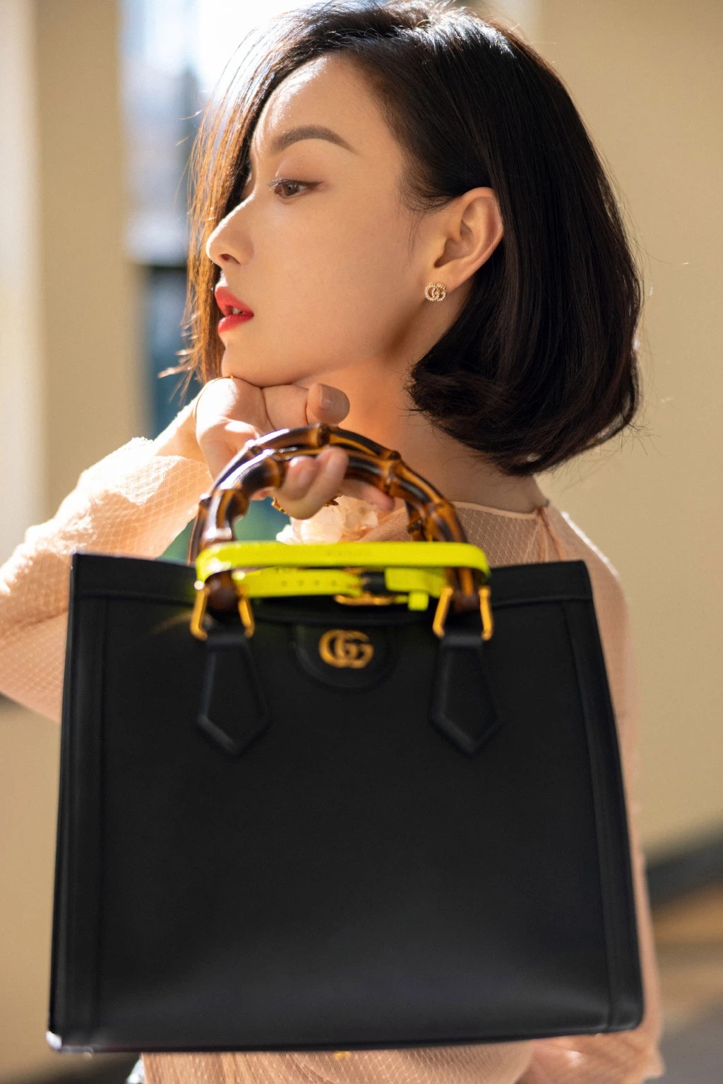 Những mỹ nhân sở hữu góc nghiêng cực phẩm nhất Cbiz: Lệ Dĩnh, Diệc Phi 'hơn thua' với Dương Mịch 9 Những mỹ nhân sở hữu góc nghiêng cực phẩm nhất Cbiz: Lệ Dĩnh, Diệc Phi 'hơn thua' với Dương Mịch 9
