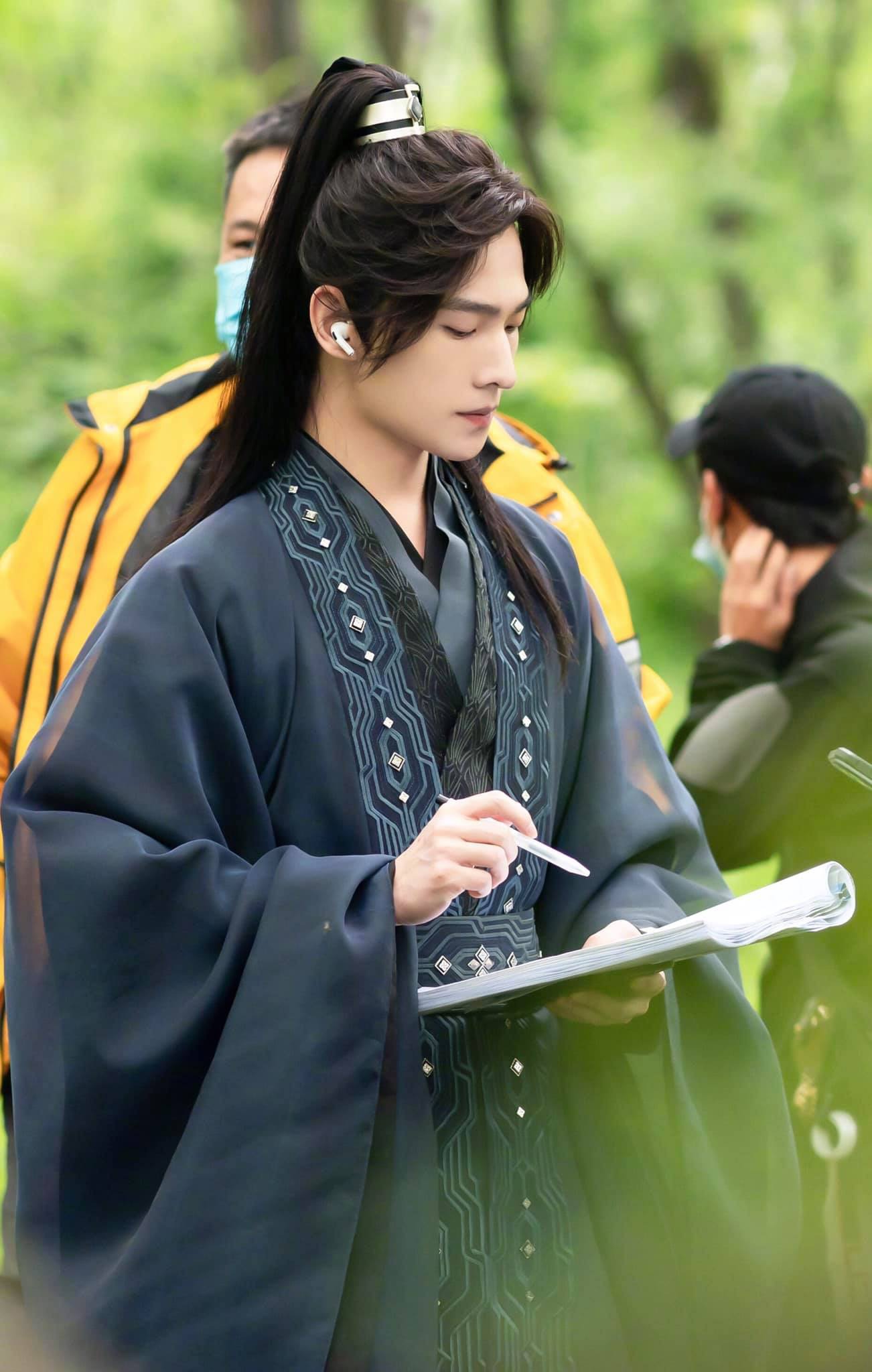 Dương Dương đẹp bất chấp cam thường tại sự kiện, so ảnh 5 năm trước khiến fan 'mém xỉu' 5 Dương Dương đẹp bất chấp cam thường tại sự kiện, so ảnh 5 năm trước khiến fan 'mém xỉu' 5