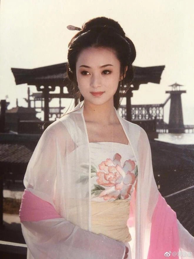 10 mỹ nhân cổ trang xứ Trung đẹp nhất mọi thời đại: Dương Mịch, Châu Tấn chiếm 'hết phần thiên hạ' 3
