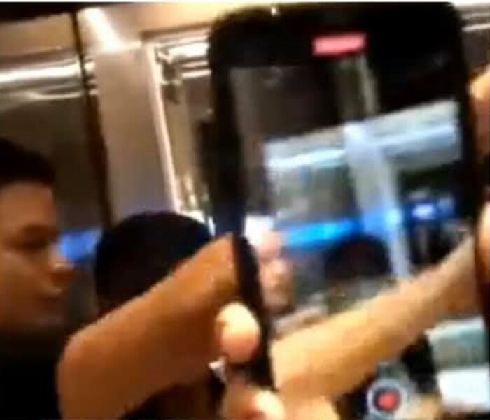 Vương Nhất Bác bị fan 'quá khích' bám đuôi tới tận phòng khách sạn làm loạn, netizen ngao ngán 4