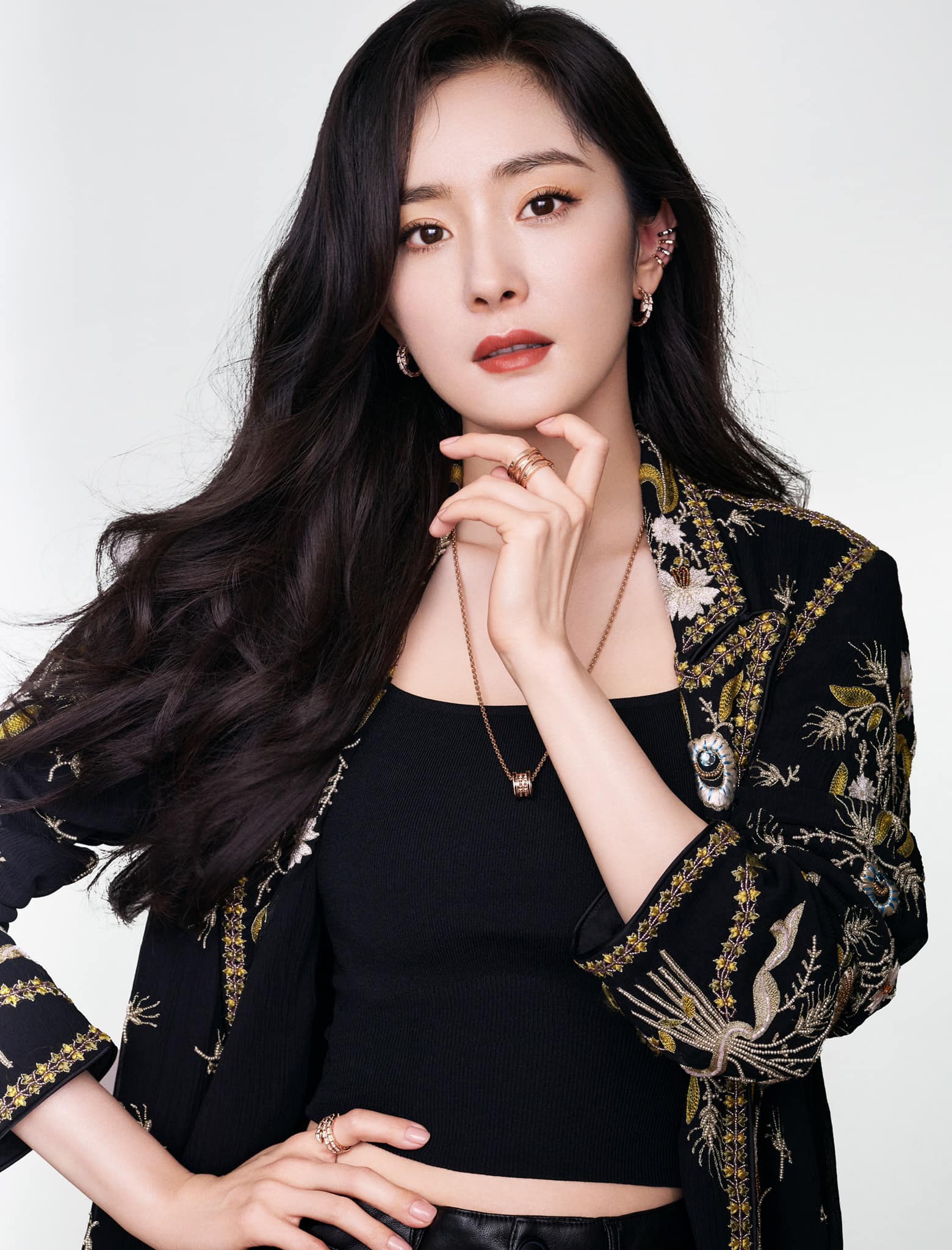 Dương Mịch sành điệu diện 2 bộ đồ cùng 1 lúc, thần thái kiêu sa chuẩn 'Nữ hoàng sân bay' 8 Dương Mịch sành điệu diện 2 bộ đồ cùng 1 lúc, thần thái kiêu sa chuẩn 'Nữ hoàng sân bay' 8