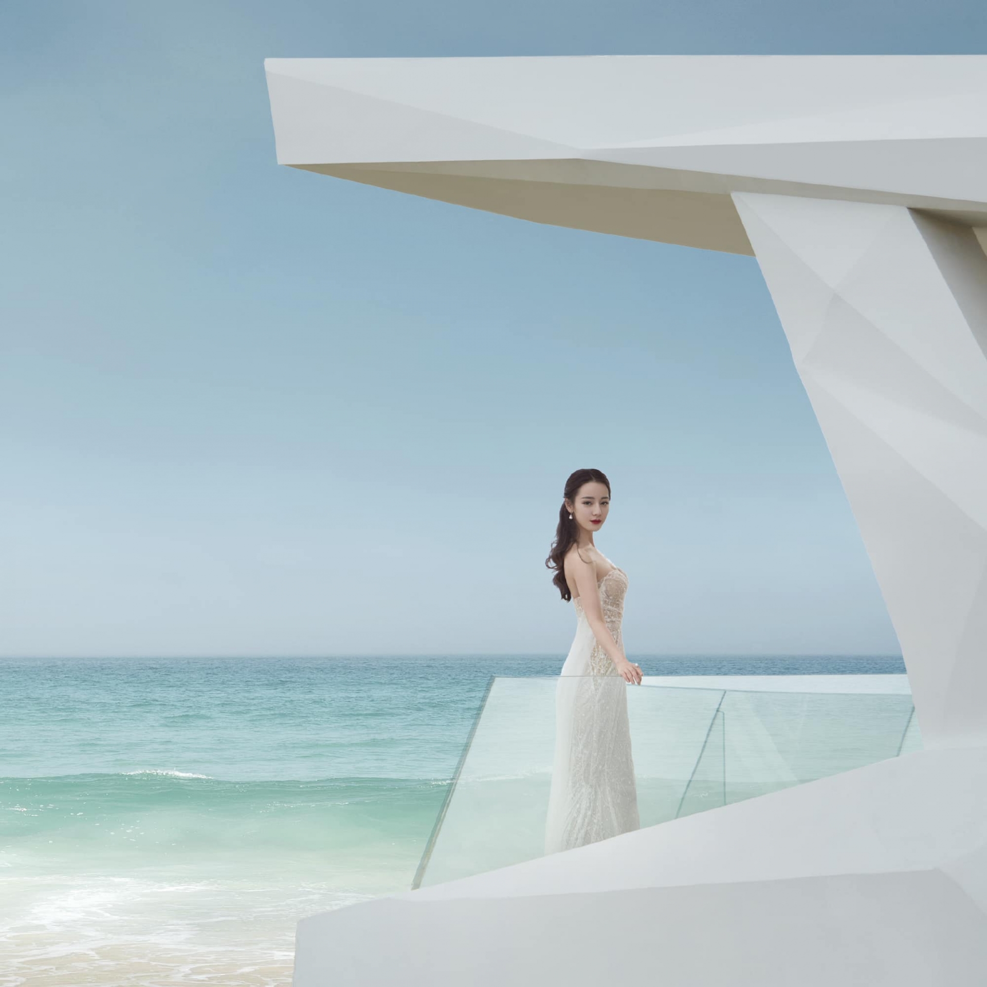 Bộ ảnh Địch Lệ Nhiệt Ba diện váy cưới bất ngờ hot trở lại: Nhan sắc, vóc dáng thuộc hàng top Cbiz 2