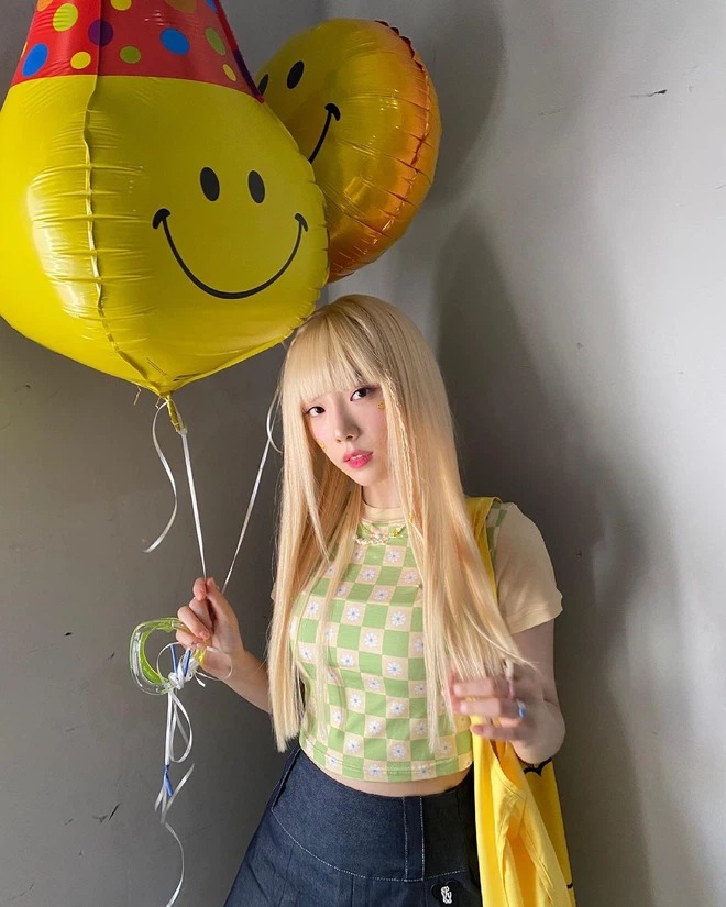 Cùng 'đảo ngói' với kiểu tóc vàng, mái ngố: Dương Mịch - Taeyeon ai lột xác ngoạn mục hơn? - Ảnh 7 Cùng 'đảo ngói' với kiểu tóc vàng, mái ngố: Dương Mịch - Taeyeon ai lột xác ngoạn mục hơn? - Ảnh 7