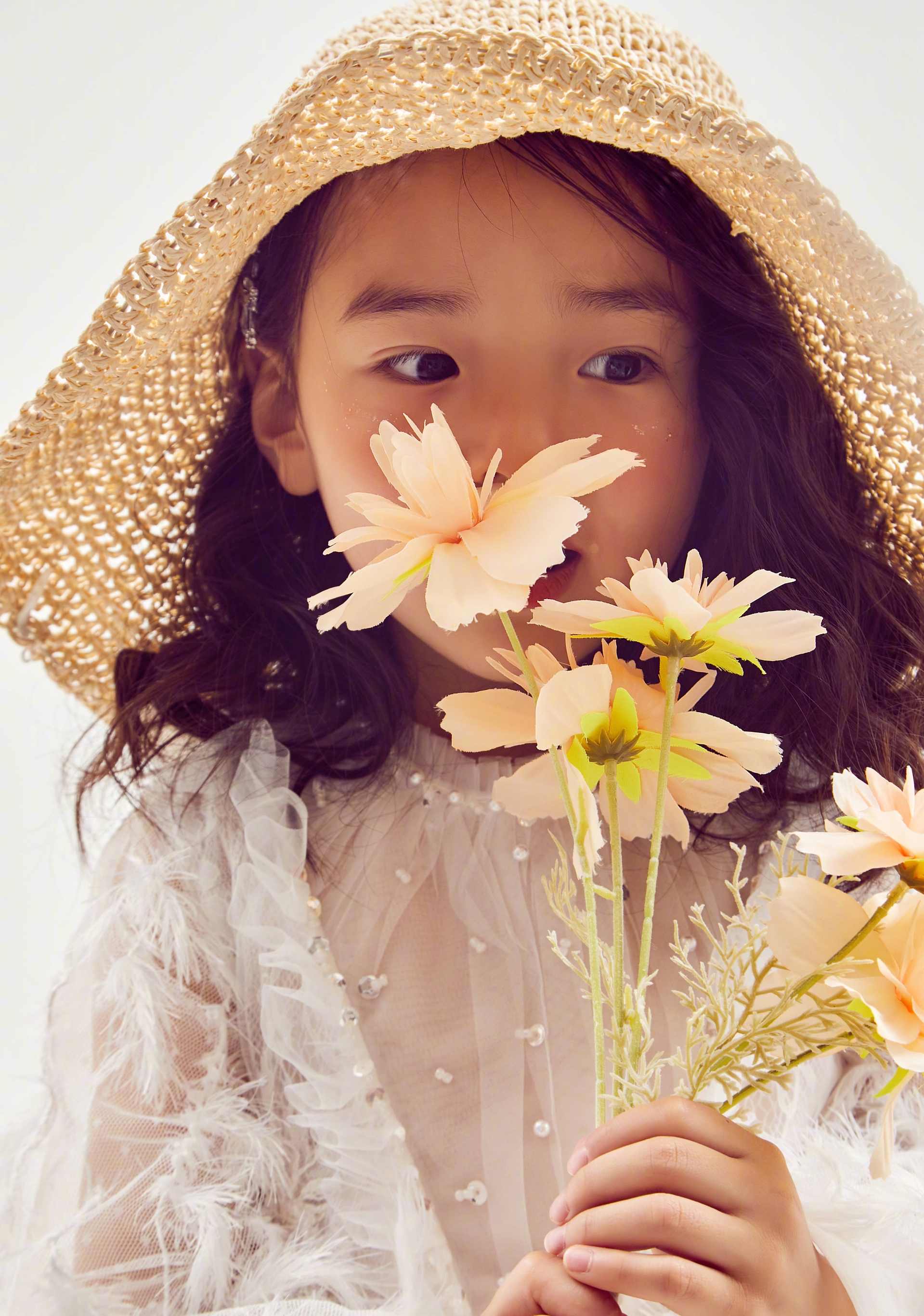 Con gái 'Điêu Thuyền' Đổng Tuyền mới 5 tuổi đã xinh tựa thiên thần, thả nhẹ bộ ảnh cũng gây sốt Weibo 3