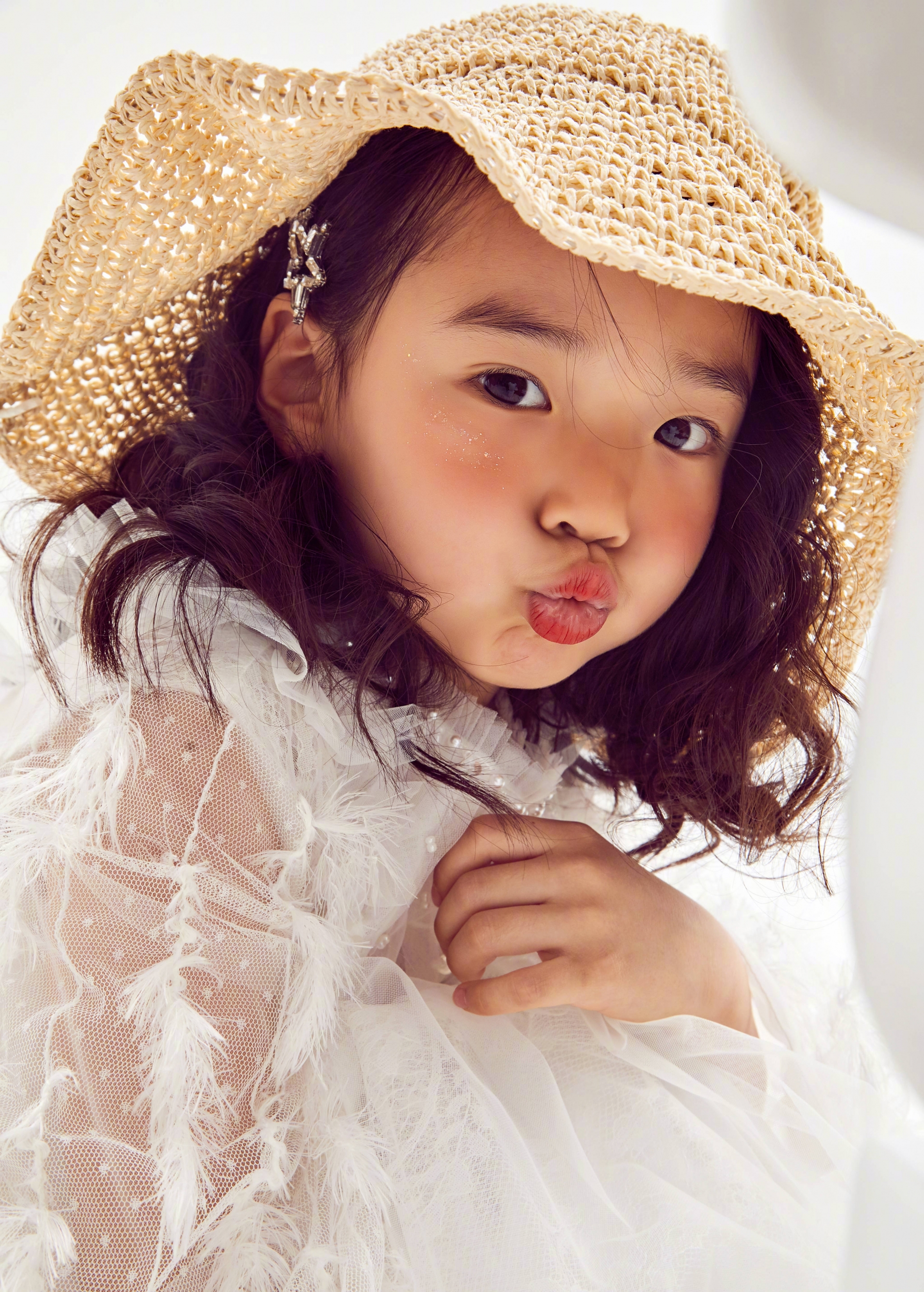 Con gái 'Điêu Thuyền' Đổng Tuyền mới 5 tuổi đã xinh tựa thiên thần, thả nhẹ bộ ảnh cũng gây sốt Weibo 6