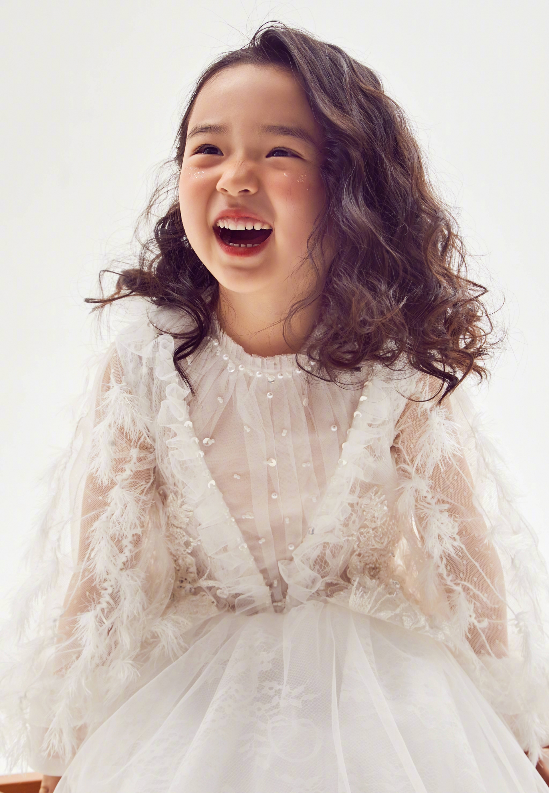 Con gái 'Điêu Thuyền' Đổng Tuyền mới 5 tuổi đã xinh tựa thiên thần, thả nhẹ bộ ảnh cũng gây sốt Weibo 9
