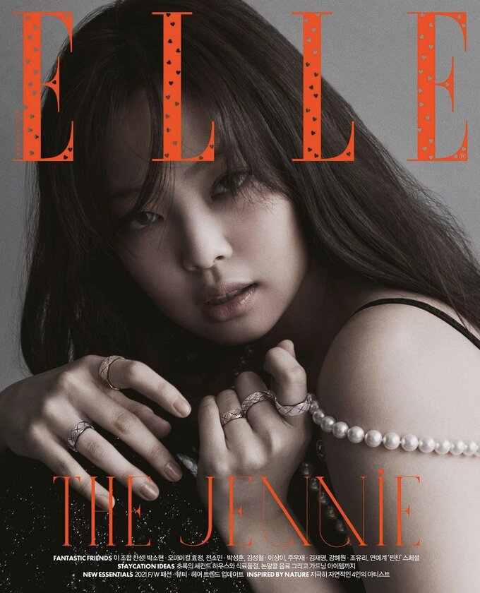 BLACKPINK 'đại chiến' khí chất high fashion trên bìa tạp chí tháng 7,8: Jennie eo óp, Lisa hóa gái Nhật 3