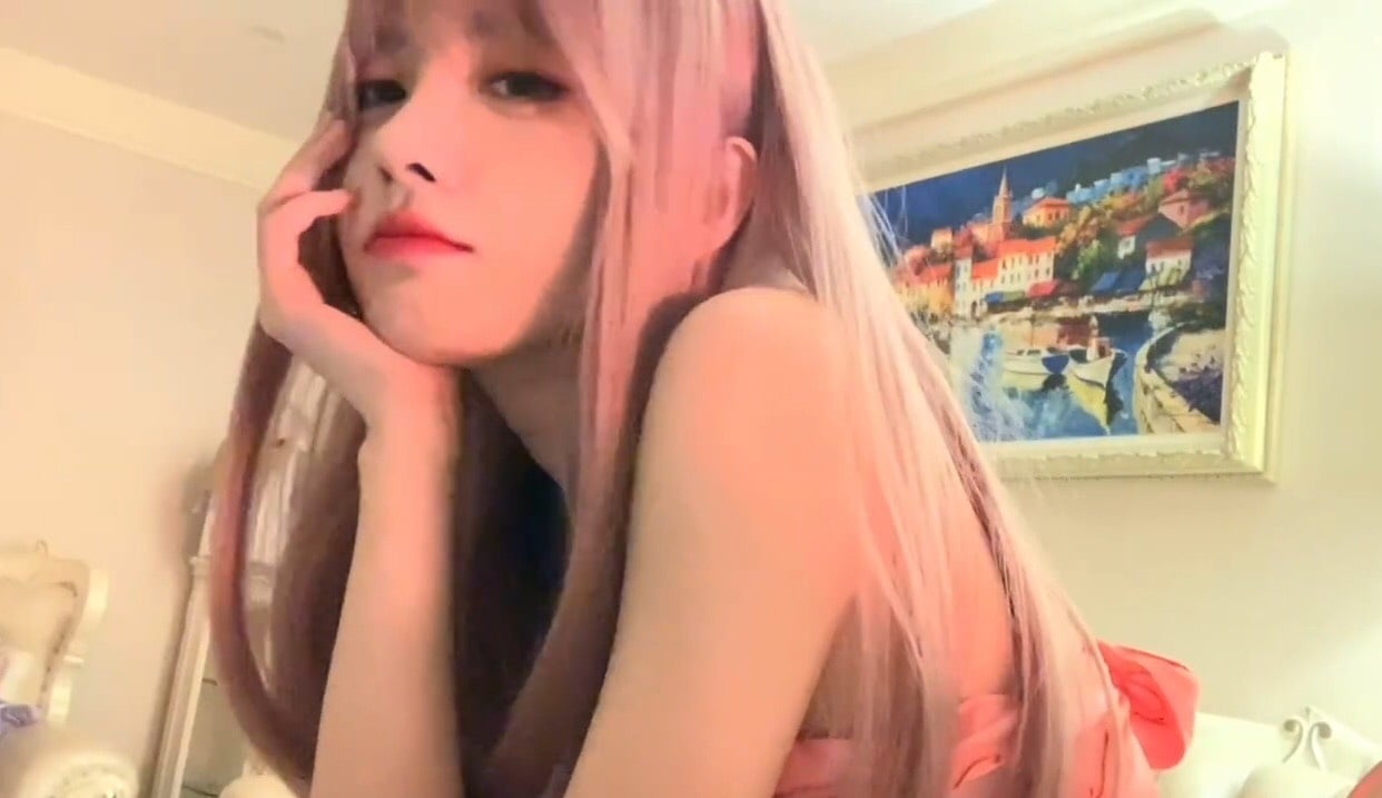 Cúc Tịnh Y hóa bad girl với mái tóc hồng,  netizen vẫn chê 'không có khí chất minh tinh' 6