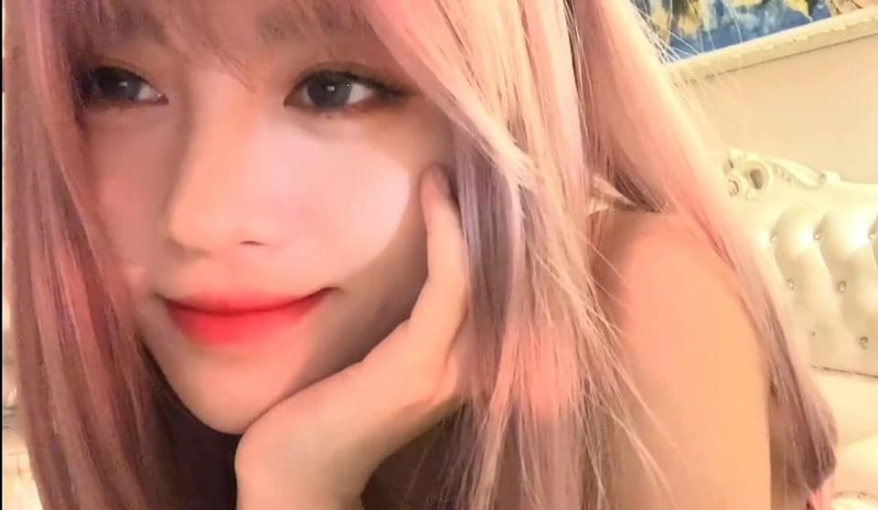 Cúc Tịnh Y hóa bad girl với mái tóc hồng, netizen vẫn chê 'không có khí chất minh tinh' 3 Cúc Tịnh Y hóa bad girl với mái tóc hồng, netizen vẫn chê 'không có khí chất minh tinh' 3