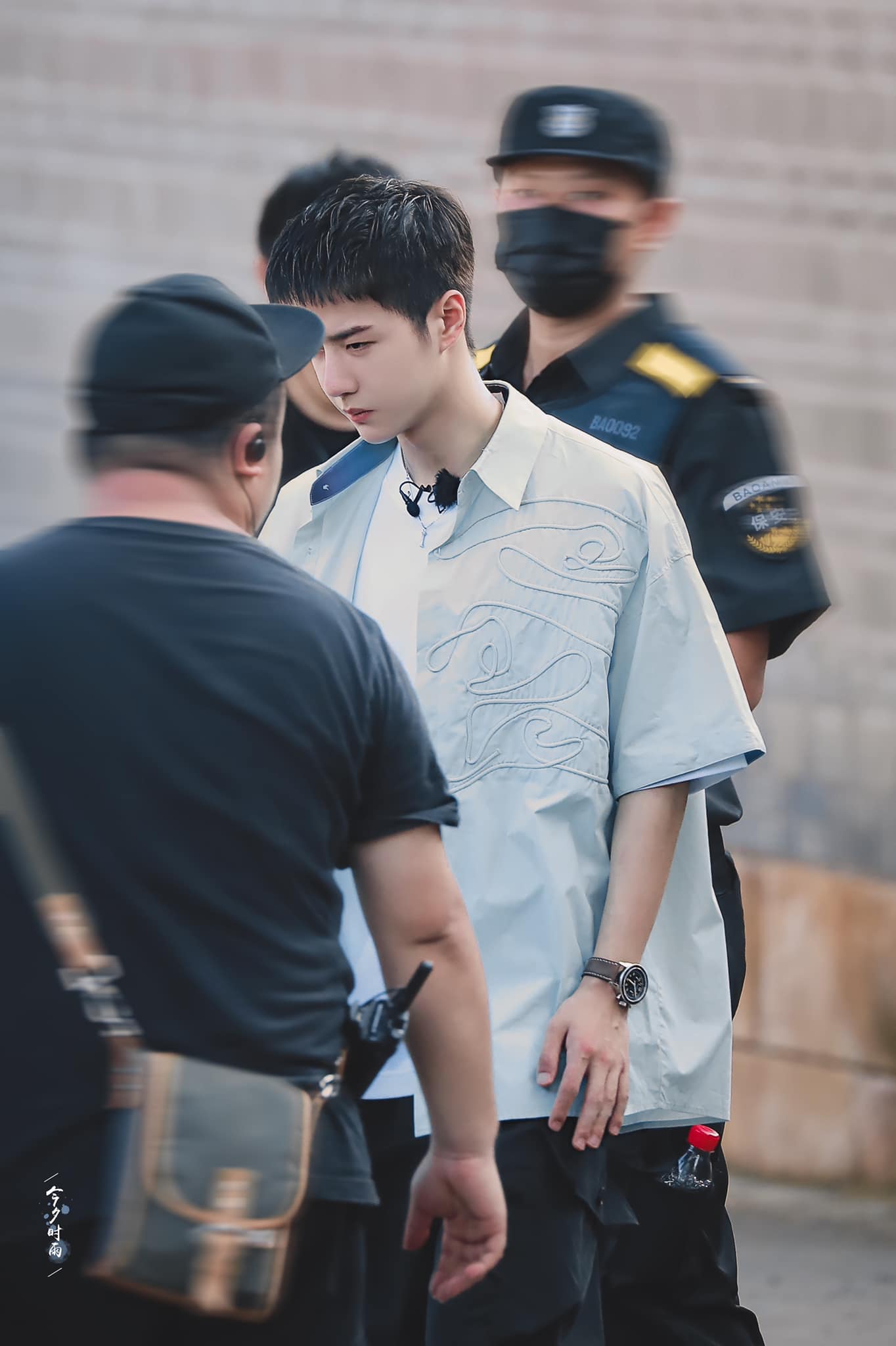 Thông tin mới nhất vụ Vương Nhất Bác bị gắn thiết bị định vị vào xe: Làm ơn... 'idol' cũng là con người! 1 Thông tin mới nhất vụ Vương Nhất Bác bị gắn thiết bị định vị vào xe: Làm ơn... 'idol' cũng là con người! 1
