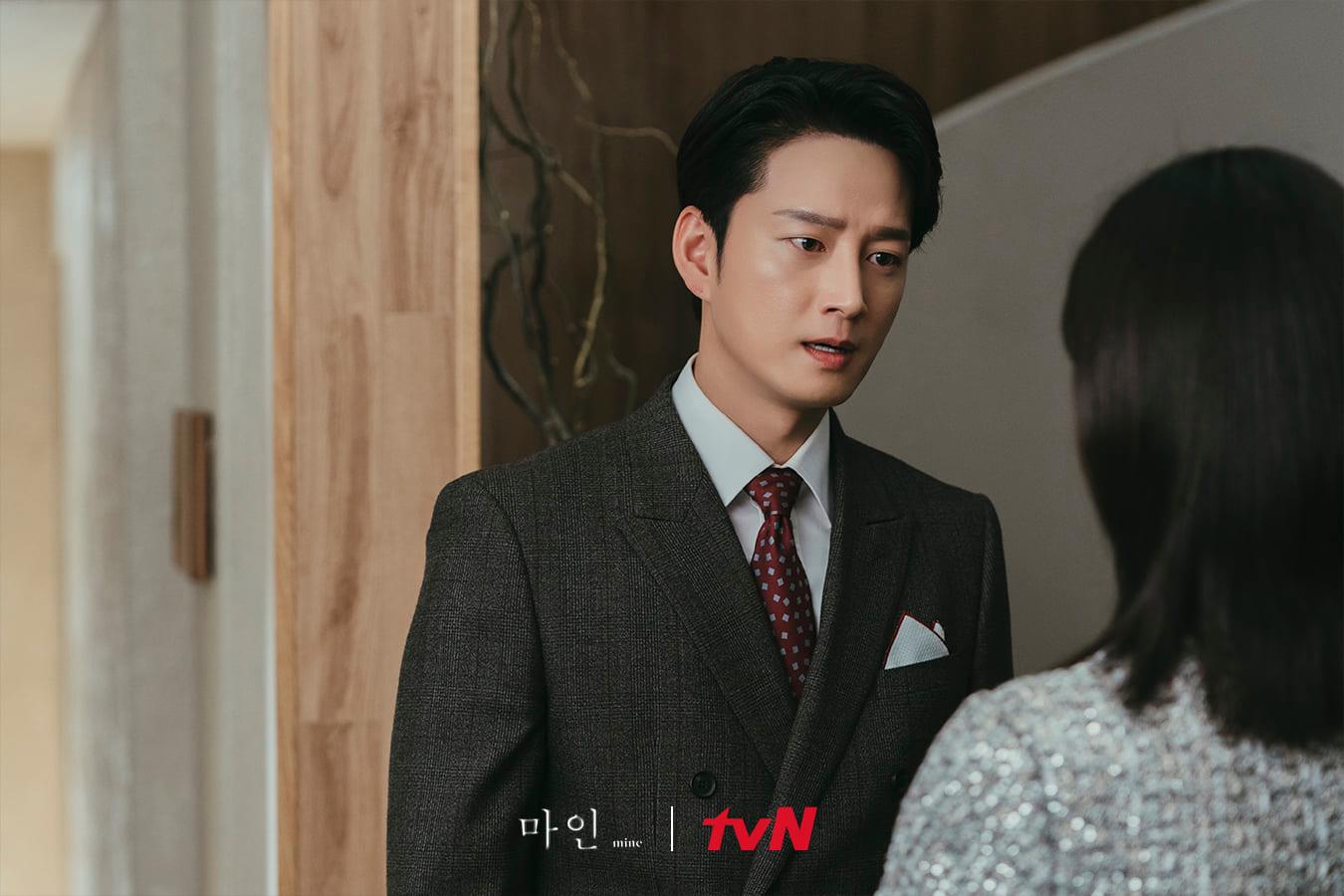 7 mỹ nam Hàn Quốc có diễn xuất đỉnh nhất năm nay: Song Jong Ki và Uhm Ki Joon khiến sao trẻ 'chạy dài' 12 7 mỹ nam Hàn Quốc có diễn xuất đỉnh nhất năm nay: Song Jong Ki và Uhm Ki Joon khiến sao trẻ 'chạy dài' 12