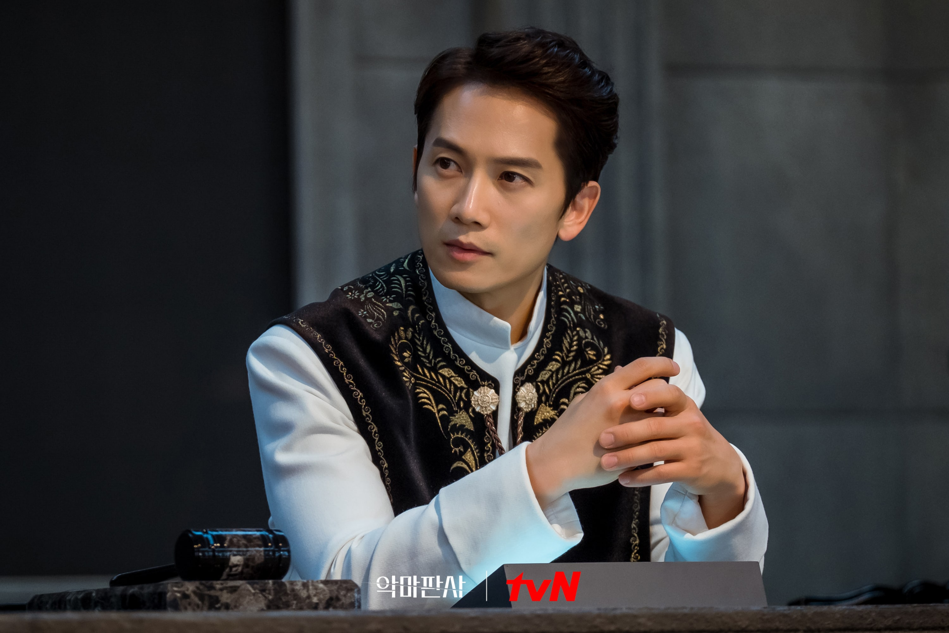 7 mỹ nam Hàn Quốc có diễn xuất đỉnh nhất năm nay: Song Jong Ki và Uhm Ki Joon khiến sao trẻ 'chạy dài' 9 7 mỹ nam Hàn Quốc có diễn xuất đỉnh nhất năm nay: Song Jong Ki và Uhm Ki Joon khiến sao trẻ 'chạy dài' 9