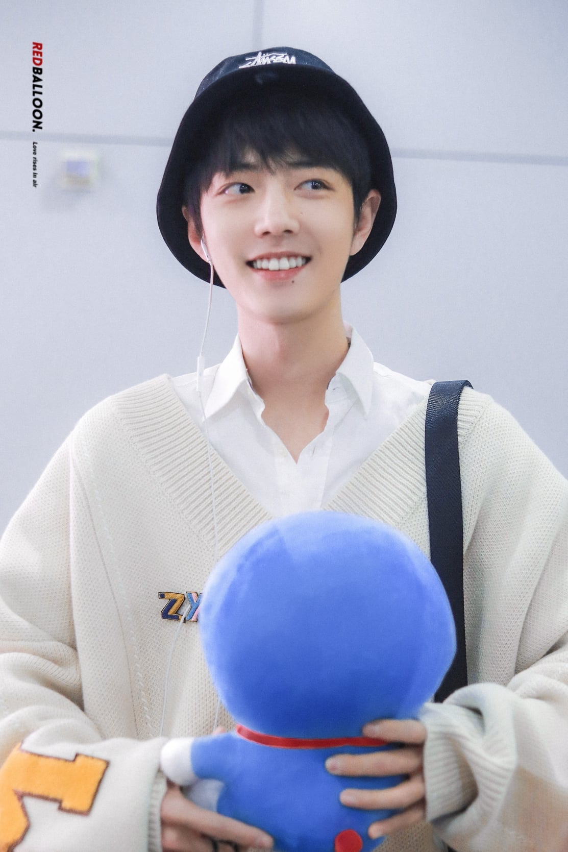 Tiêu Chiến và 1001 khoảnh khắc 'cute hạt me' tại sân bay, cứ đà này thì fan lại 'tiểu đường' mất thôi! 7 Tiêu Chiến và 1001 khoảnh khắc 'cute hạt me' tại sân bay, cứ đà này thì fan lại 'tiểu đường' mất thôi! 7