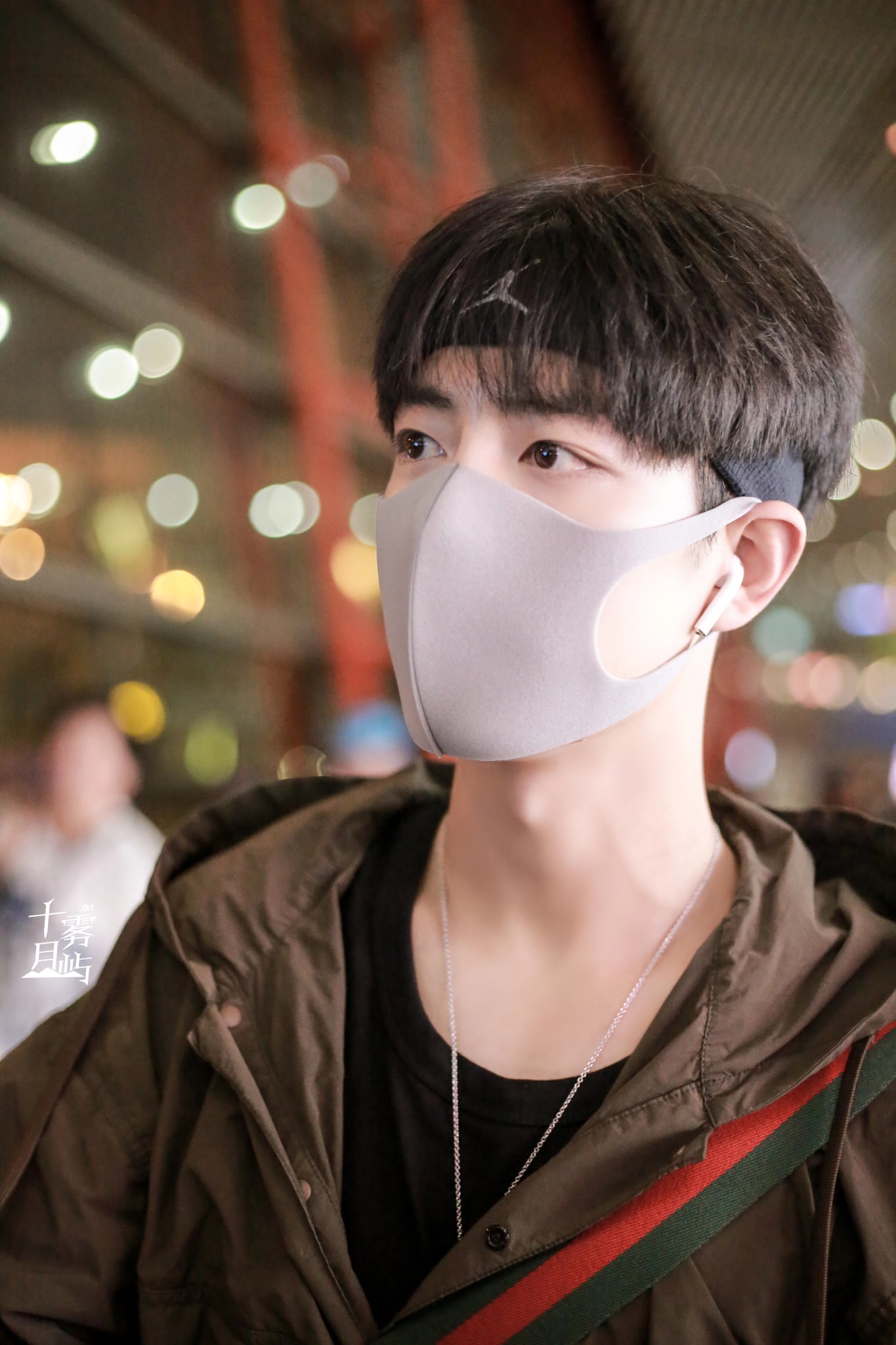 Tiêu Chiến và 1001 khoảnh khắc 'cute hạt me' tại sân bay, cứ đà này thì fan lại 'tiểu đường' mất thôi! 16 Tiêu Chiến và 1001 khoảnh khắc 'cute hạt me' tại sân bay, cứ đà này thì fan lại 'tiểu đường' mất thôi! 16