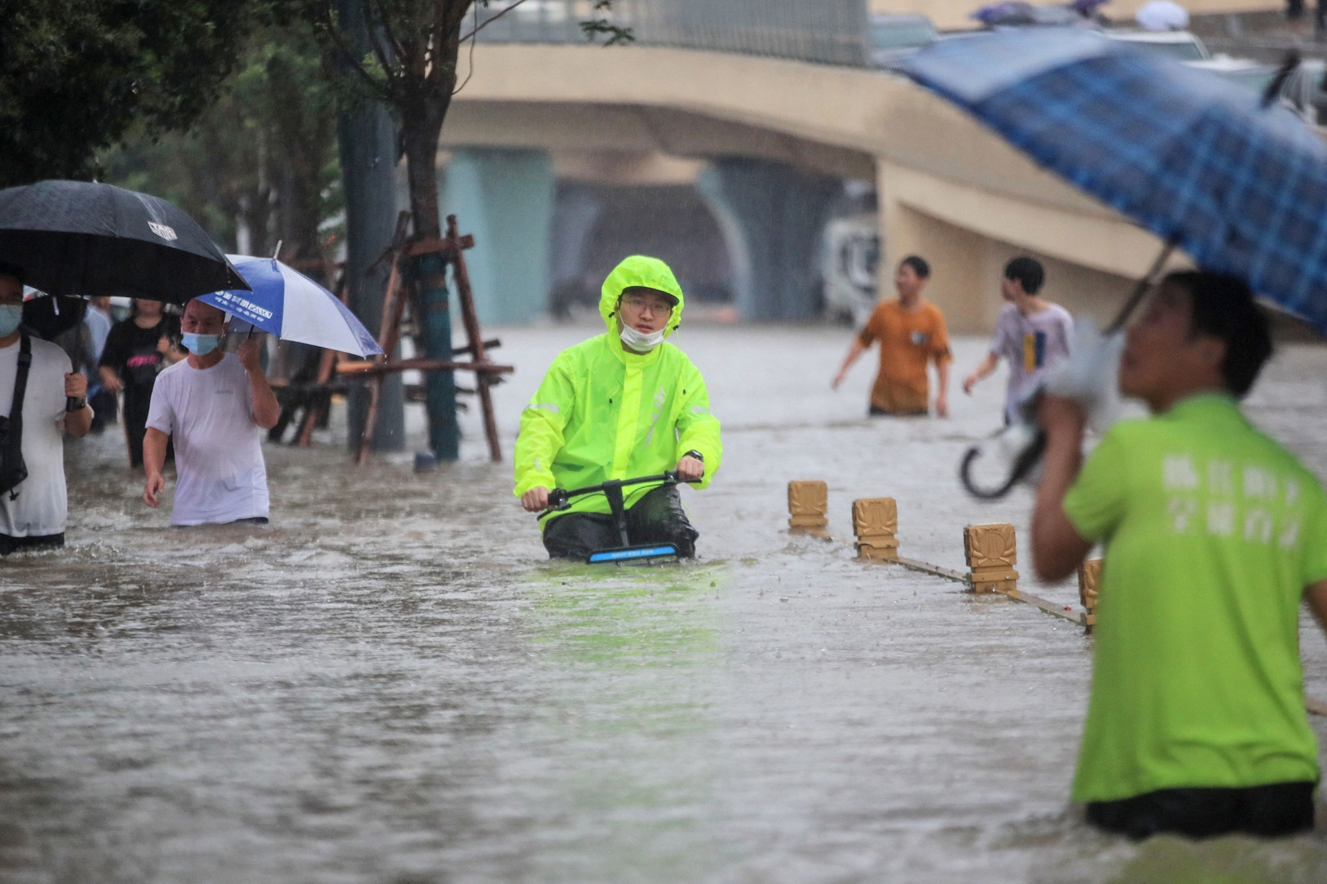Loạt sao Trung bị ném đá vì làm từ thiện: Cô này quá ít, anh kia làm màu, sao A thua sao B... vậy 'quyên bao nhiêu là đủ'? 1 Loạt sao Trung bị ném đá vì làm từ thiện: Cô này quá ít, anh kia làm màu, sao A thua sao B... vậy 'quyên bao nhiêu là đủ'? 1
