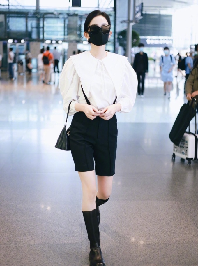 Kệ ai biến đường băng thành sàn diễn, Cổ Lực Na Trát vẫn tôn thờ chủ nghĩa quê 'một cục' 9 Kệ ai biến đường băng thành sàn diễn, Cổ Lực Na Trát vẫn tôn thờ chủ nghĩa quê 'một cục' 9
