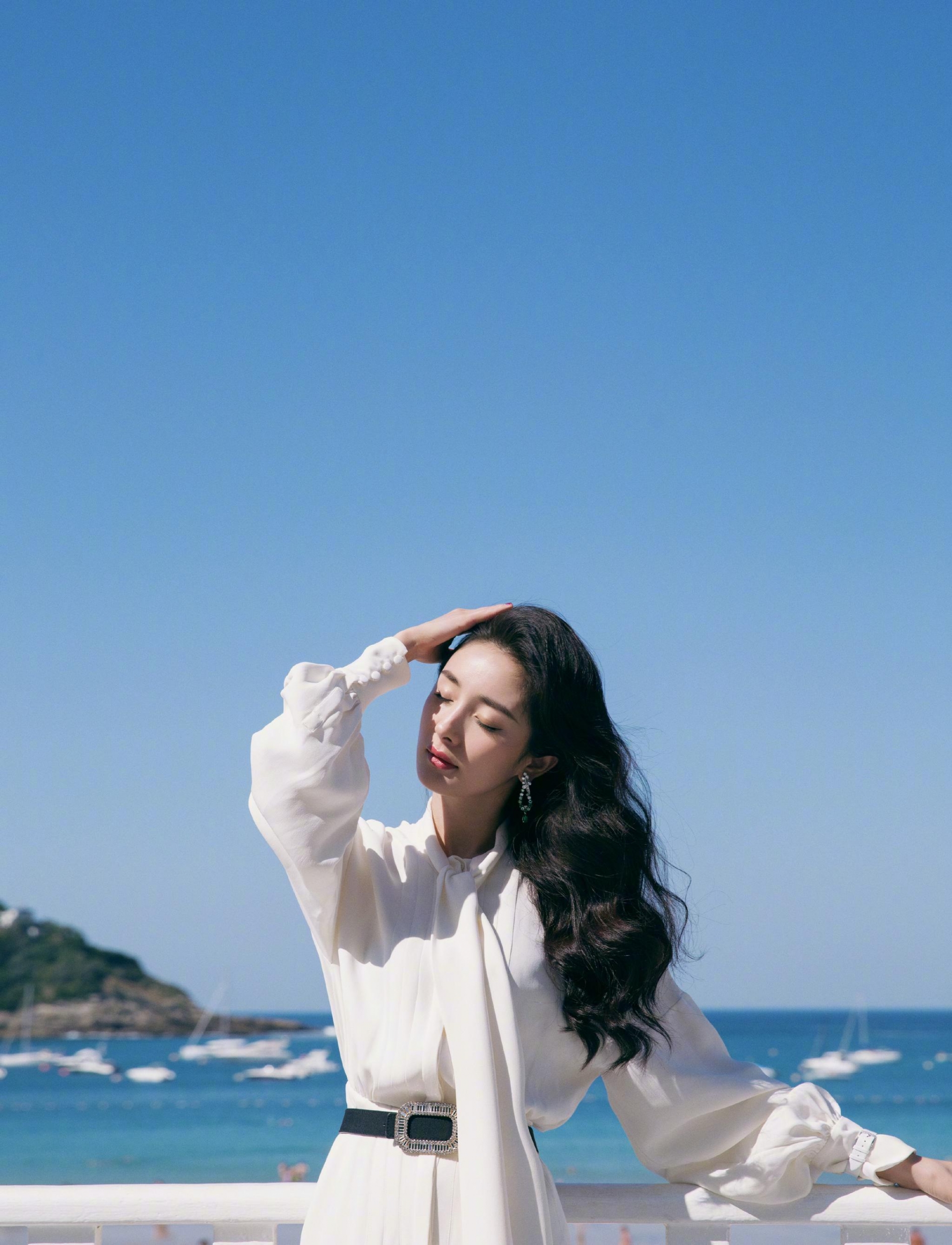 Hãy để Dương Mịch chỉ cho bạn biết thế nào là 'đỉnh cao sống ảo', hễ cầm điện thoại là có ngay ảnh xịn 6 Hãy để Dương Mịch chỉ cho bạn biết thế nào là 'đỉnh cao sống ảo', hễ cầm điện thoại là có ngay ảnh xịn 6