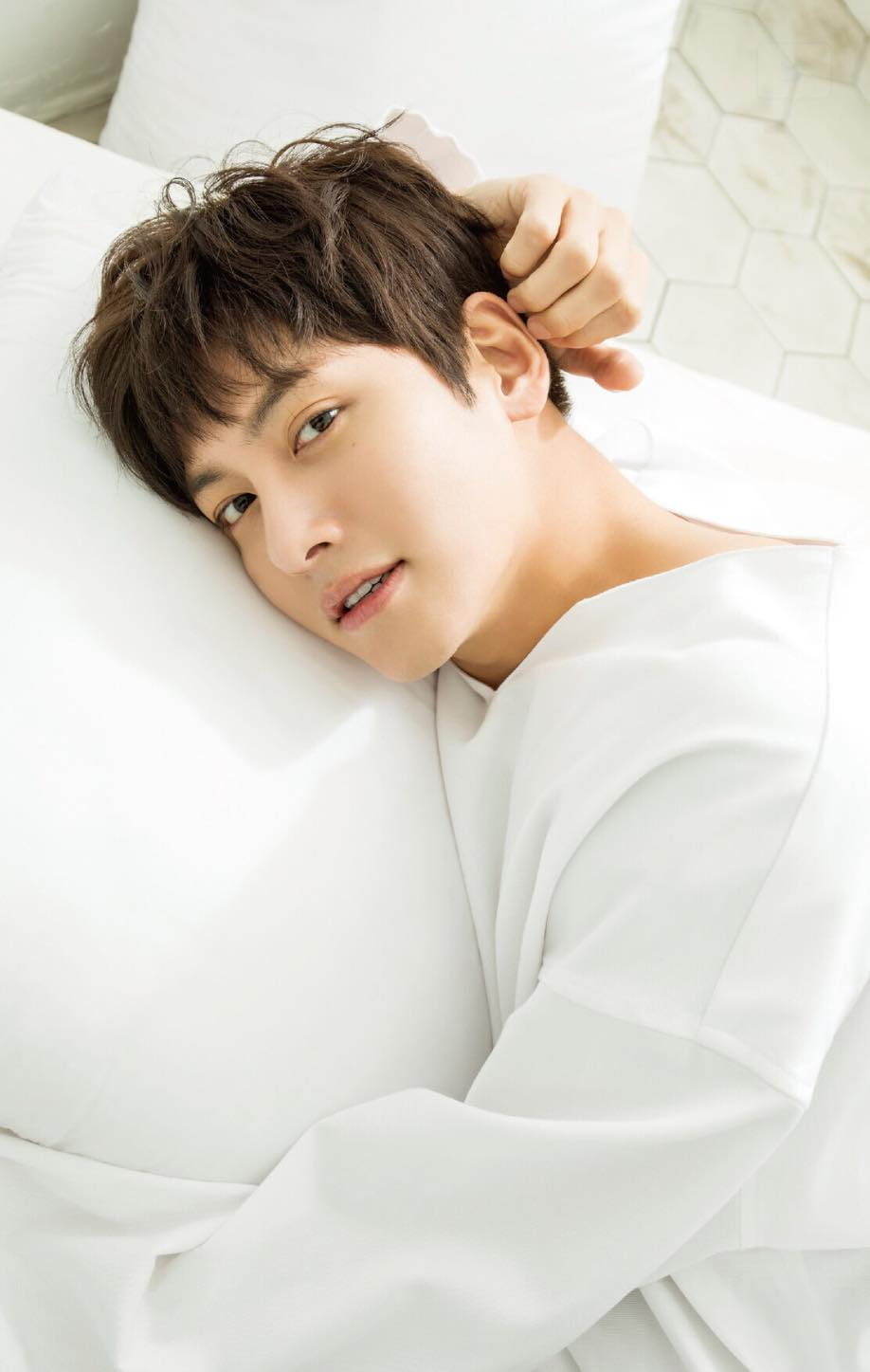 Ji Chang Wook và loạt sao Hàn nhiễm Covid-19: Fan khóc thét đòi bình yên 2 Ji Chang Wook và loạt sao Hàn nhiễm Covid-19: Fan khóc thét đòi bình yên 2
