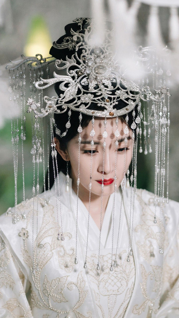 Sao Trung đọ sắc với cổ phục: Dương Mịch đẹp đến nao lòng, Nhiệt Ba trên cả xuất sắc, Châu Tấn đúng 'thành lũy' - Ảnh 2 Sao Trung đọ sắc với cổ phục: Dương Mịch đẹp đến nao lòng, Nhiệt Ba trên cả xuất sắc, Châu Tấn đúng 'thành lũy' - Ảnh 2