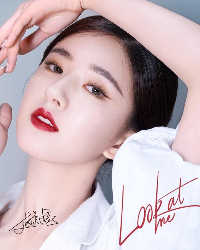 Triệu Lộ Tư đích thị 'nữ hoàng quảng cáo', hễ vào việc là cháy hàng, biểu cảm 'tắc kè hoa' chả chê vào đâu được - Ảnh 8 Triệu Lộ Tư đích thị 'nữ hoàng quảng cáo', hễ vào việc là cháy hàng, biểu cảm 'tắc kè hoa' chả chê vào đâu được - Ảnh 8