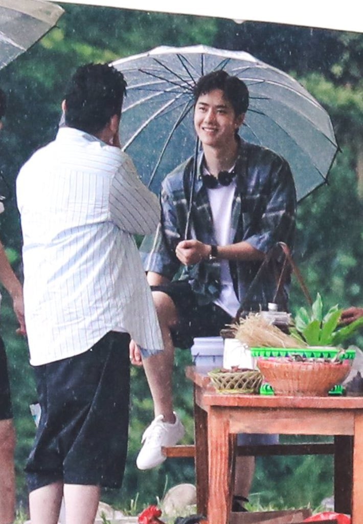 Visual của Vương Nhất Bác điên đảo đến mức khiến staff và fan 'gà bay chó sủa' tại Thiên Thiên Hướng Thượng 10 Visual của Vương Nhất Bác điên đảo đến mức khiến staff và fan 'gà bay chó sủa' tại Thiên Thiên Hướng Thượng 10