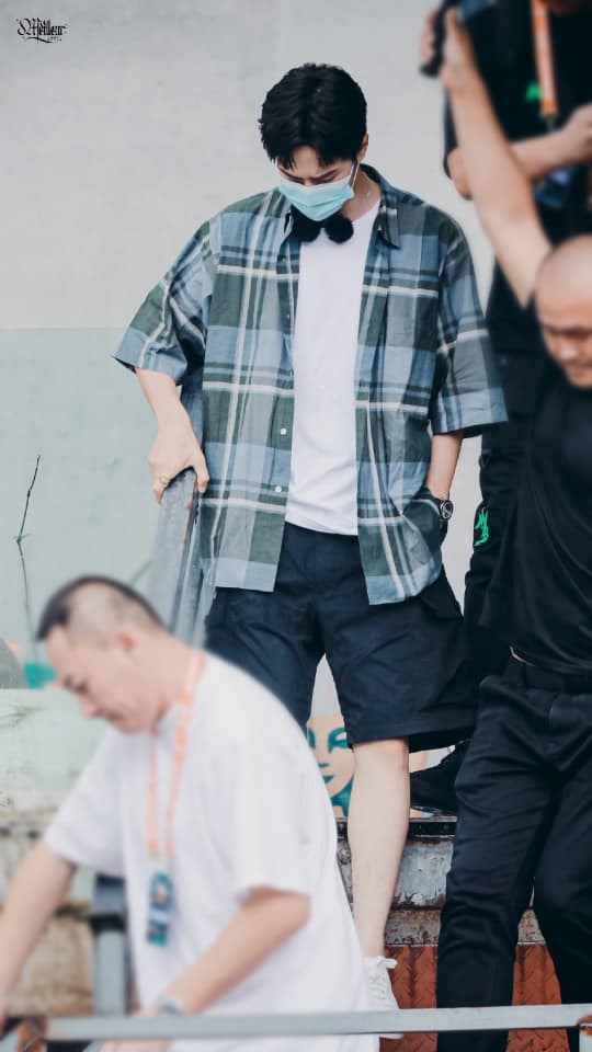 Visual của Vương Nhất Bác điên đảo đến mức khiến staff và fan 'gà bay chó sủa' tại Thiên Thiên Hướng Thượng 7 Visual của Vương Nhất Bác điên đảo đến mức khiến staff và fan 'gà bay chó sủa' tại Thiên Thiên Hướng Thượng 7